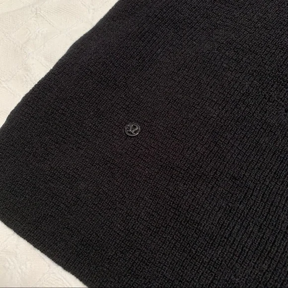 NWOT Lululemon Padma Scarf black merino wool shawl wrap shrug - Picture 2 of 8